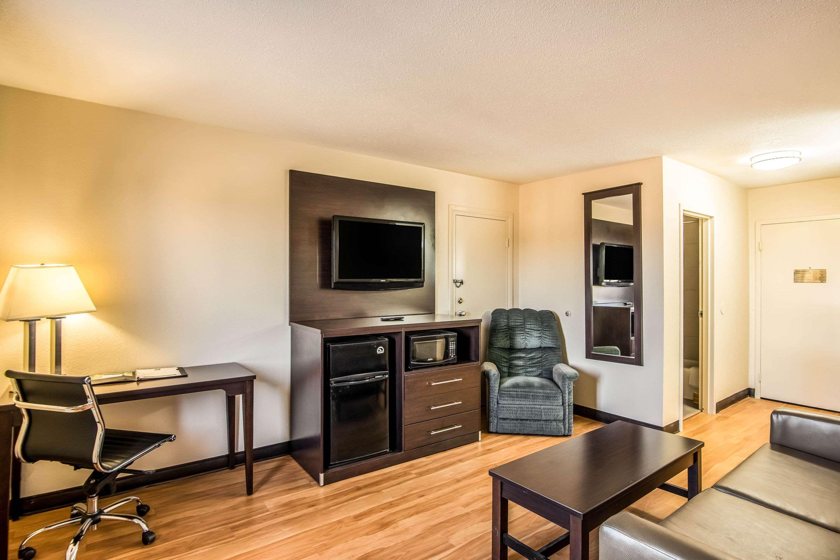 Colby Inn And Suites Exterior foto