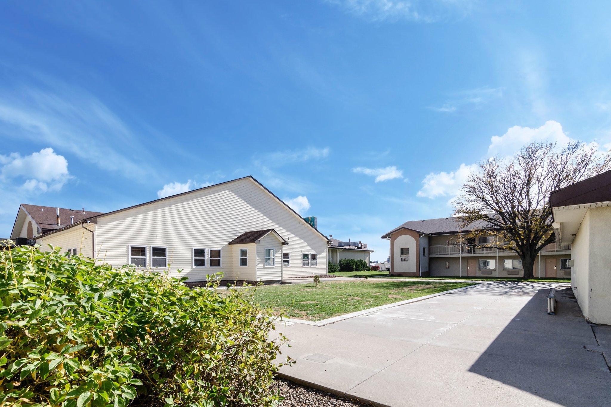 Colby Inn And Suites Exterior foto