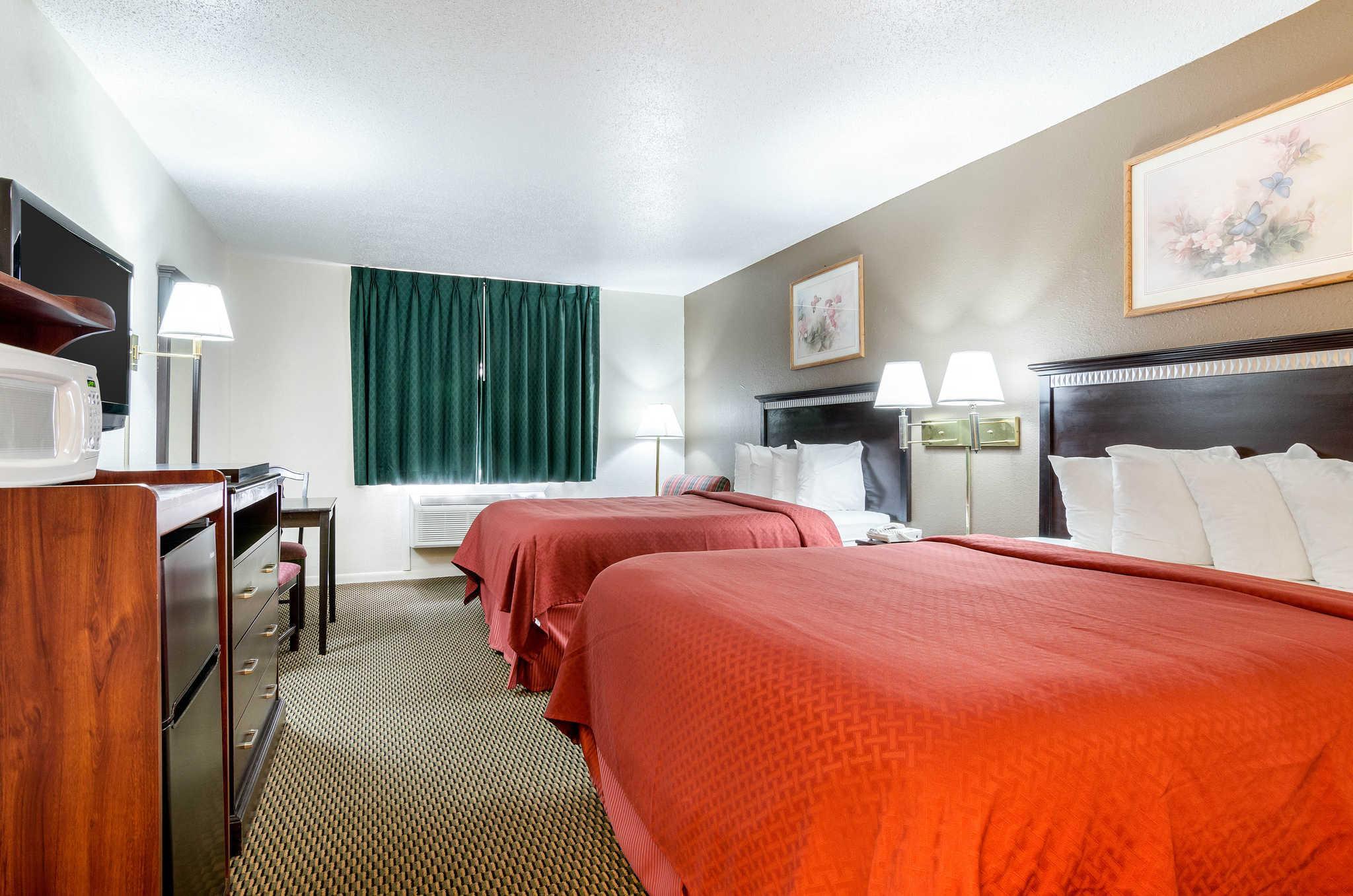 Colby Inn And Suites Exterior foto