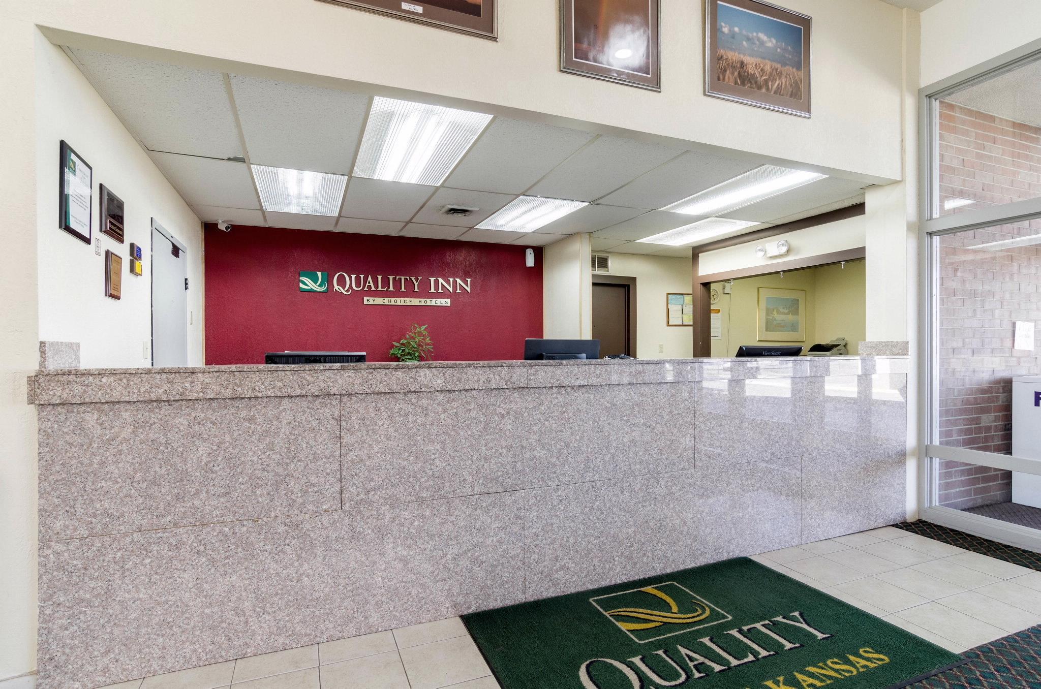 Colby Inn And Suites Exterior foto
