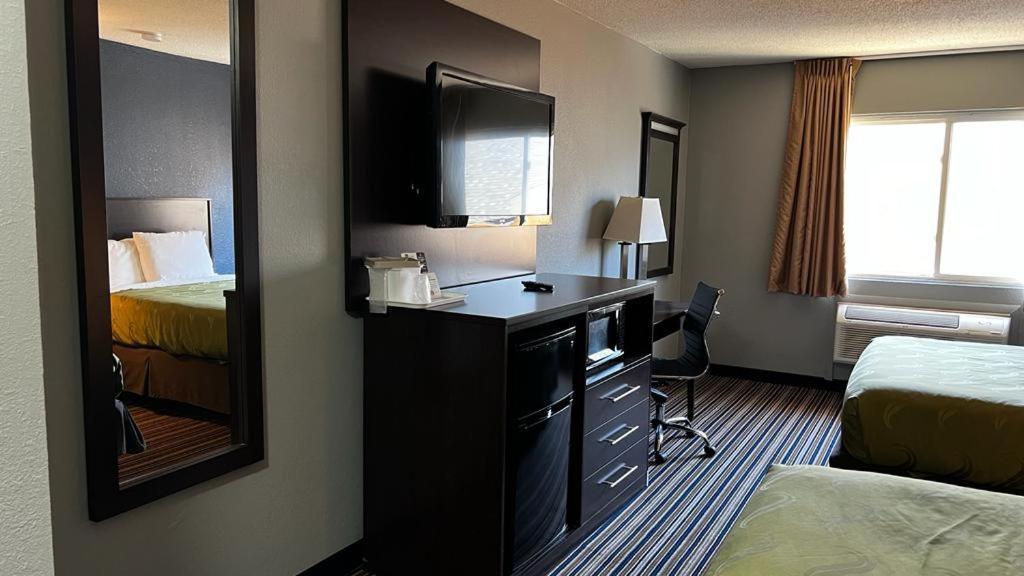 Colby Inn And Suites Exterior foto