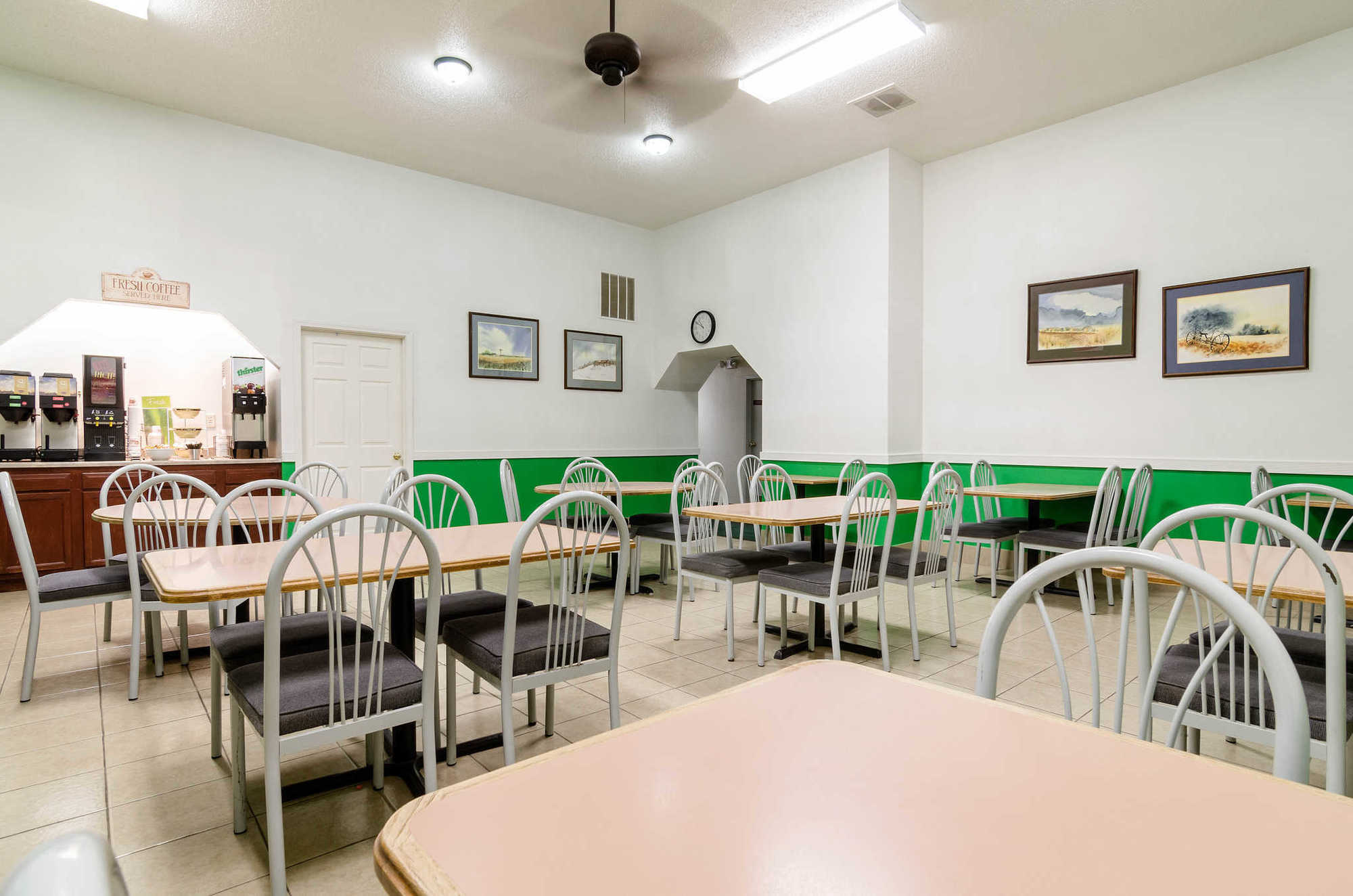 Colby Inn And Suites Facilități foto