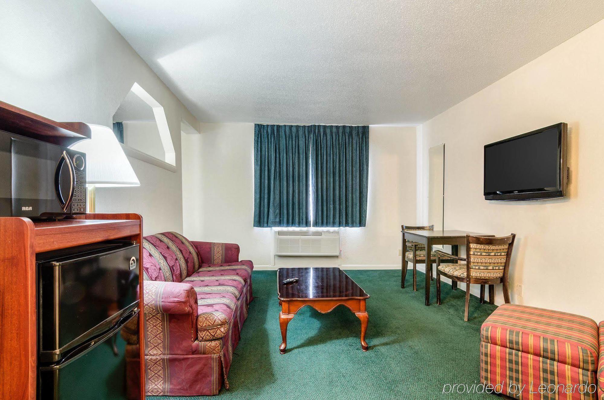 Colby Inn And Suites Exterior foto
