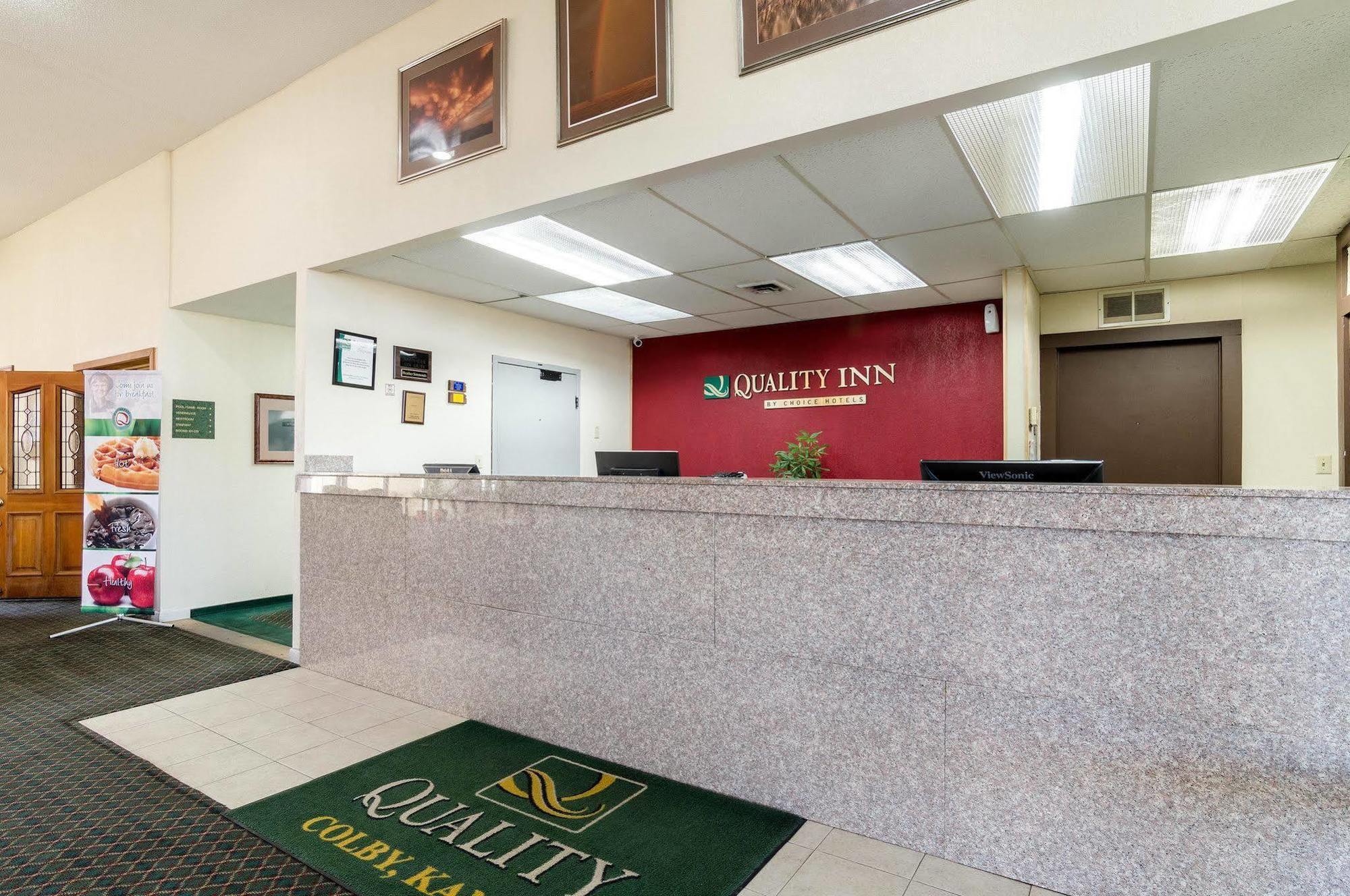Colby Inn And Suites Exterior foto
